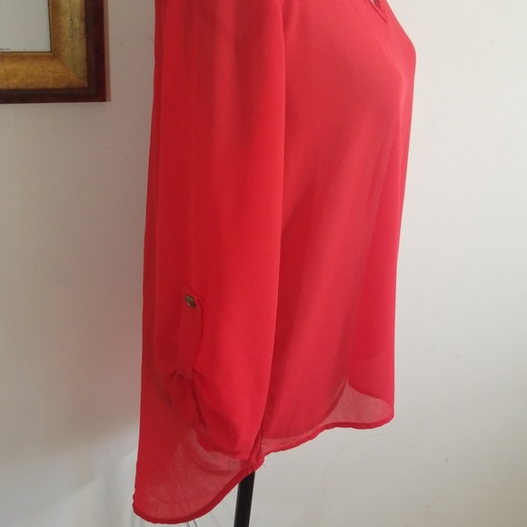Sheer Red Top Button -Tap sleeves High low size L - Picture 6 of 8
